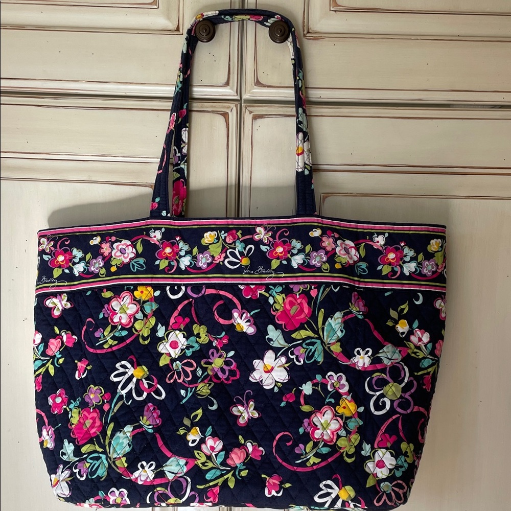 Vera Bradley Grand Navy Floral Tote in Ribbon pattern